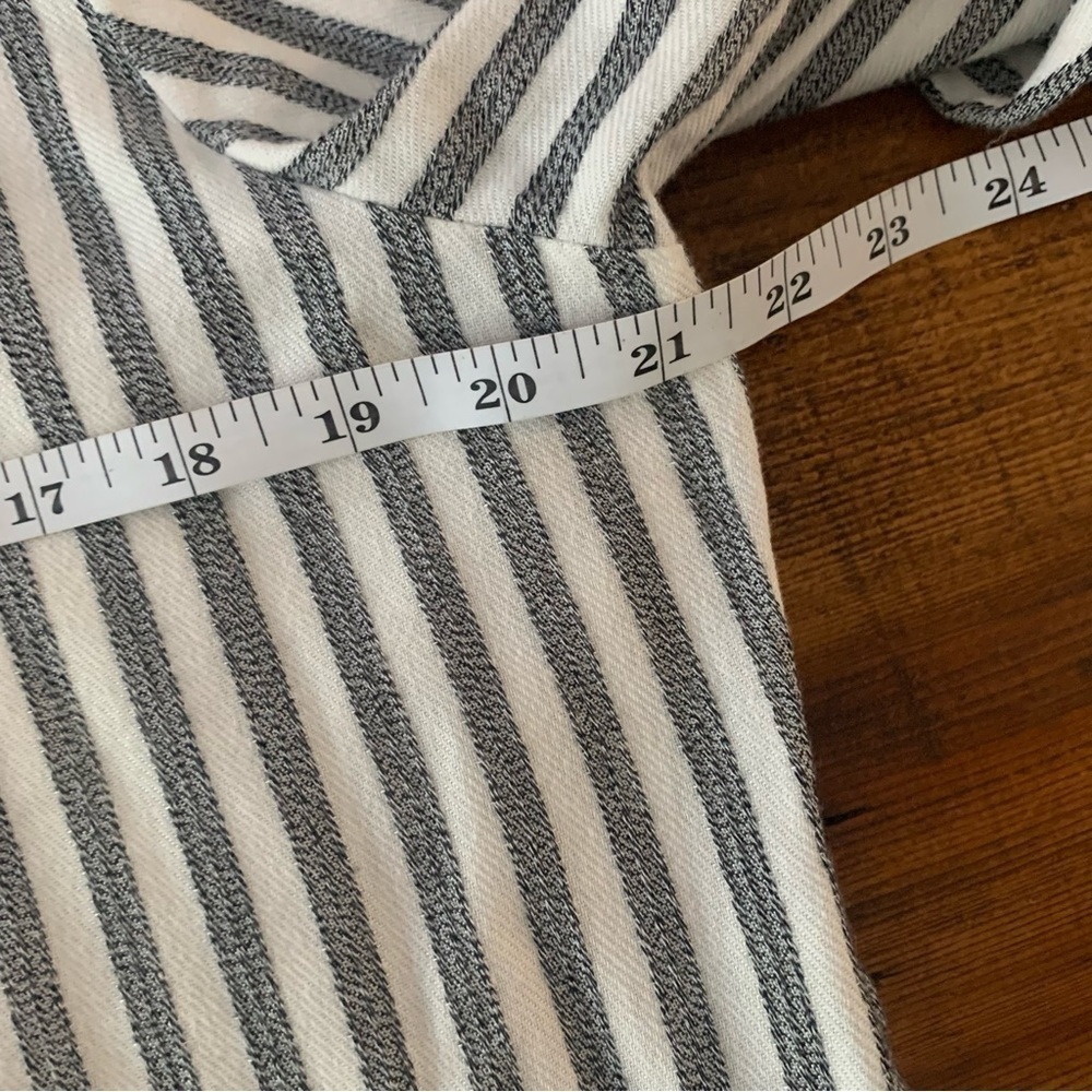 SOFT Surroundings Linen Blend Long Sleeve Asymmetrical Hem Button Down Sz S - Picture 7 of 9